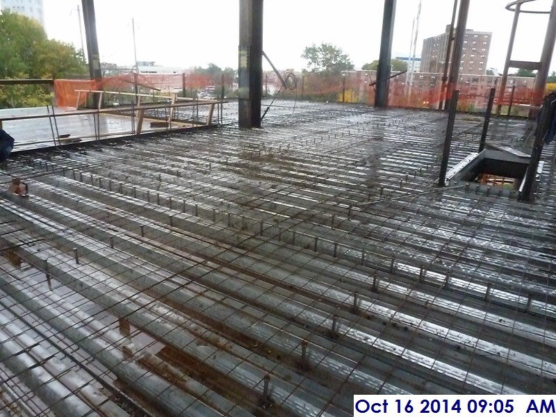 Wire mesh and rebar at the 3rd floor slab on deck Facing South-East (800x600)